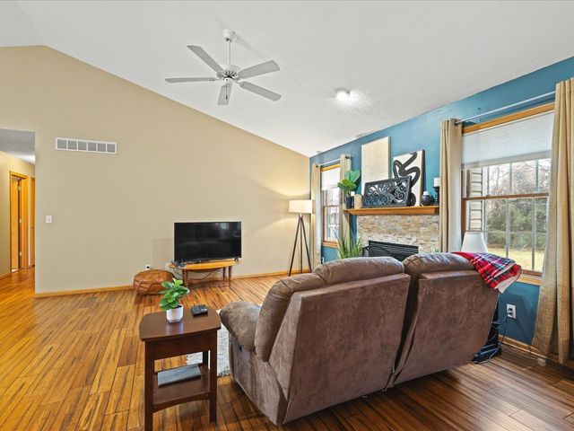 919 Gregory Way, Winnebago, IL 61088