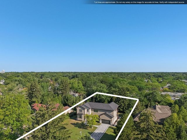1744 Walnut Circle, Northbrook, IL 60062