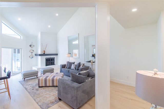 727 Bunker Hill Road 43, Houston, TX 77024