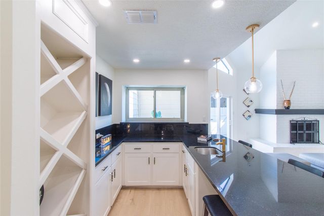 727 Bunker Hill Road 43, Houston, TX 77024