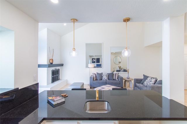 727 Bunker Hill Road 43, Houston, TX 77024