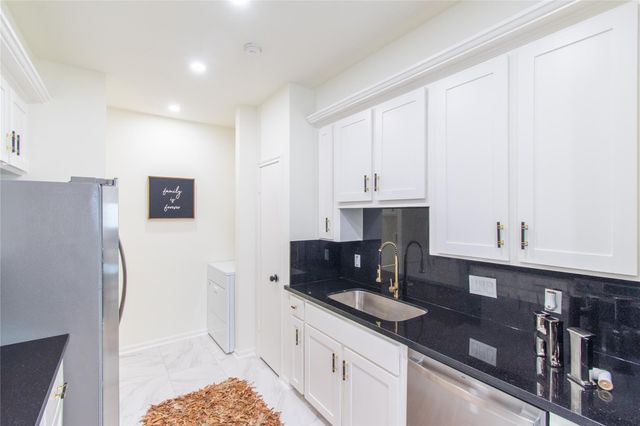 727 Bunker Hill Road 43, Houston, TX 77024