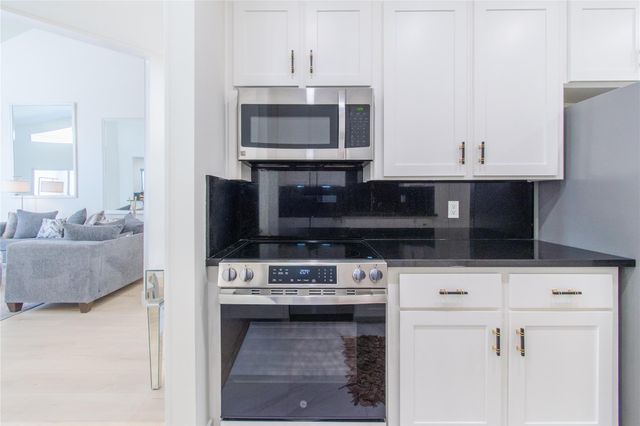 727 Bunker Hill Road 43, Houston, TX 77024