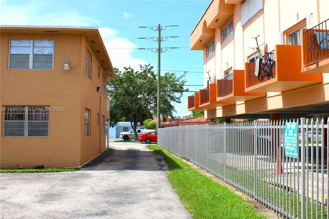 1154 W 35th St 221, Hialeah, FL 33012