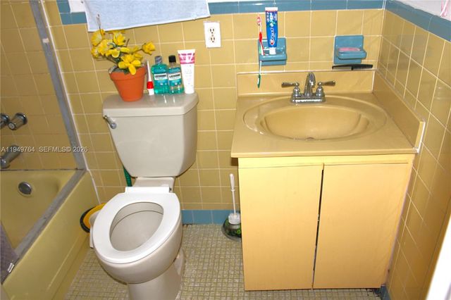 1154 W 35th St 221, Hialeah, FL 33012