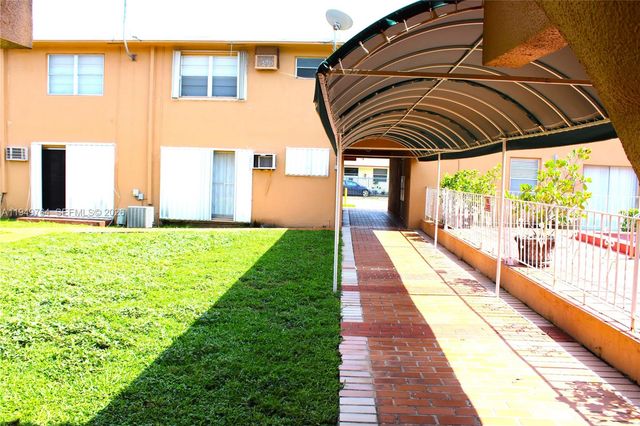 1154 W 35th St 221, Hialeah, FL 33012