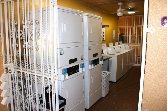 1154 W 35th St 221, Hialeah, FL 33012