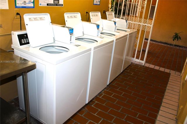 1154 W 35th St 221, Hialeah, FL 33012