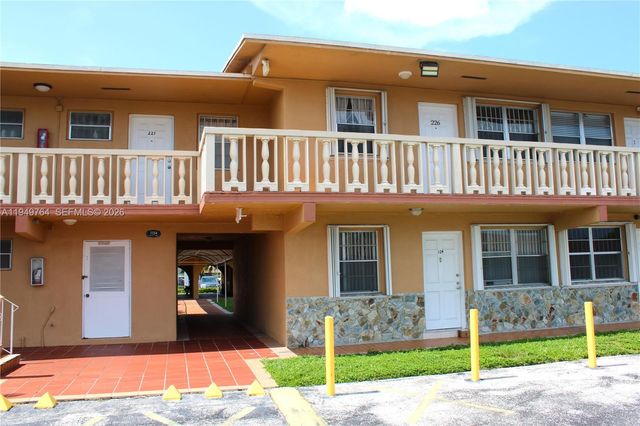 1154 W 35th St 221, Hialeah, FL 33012