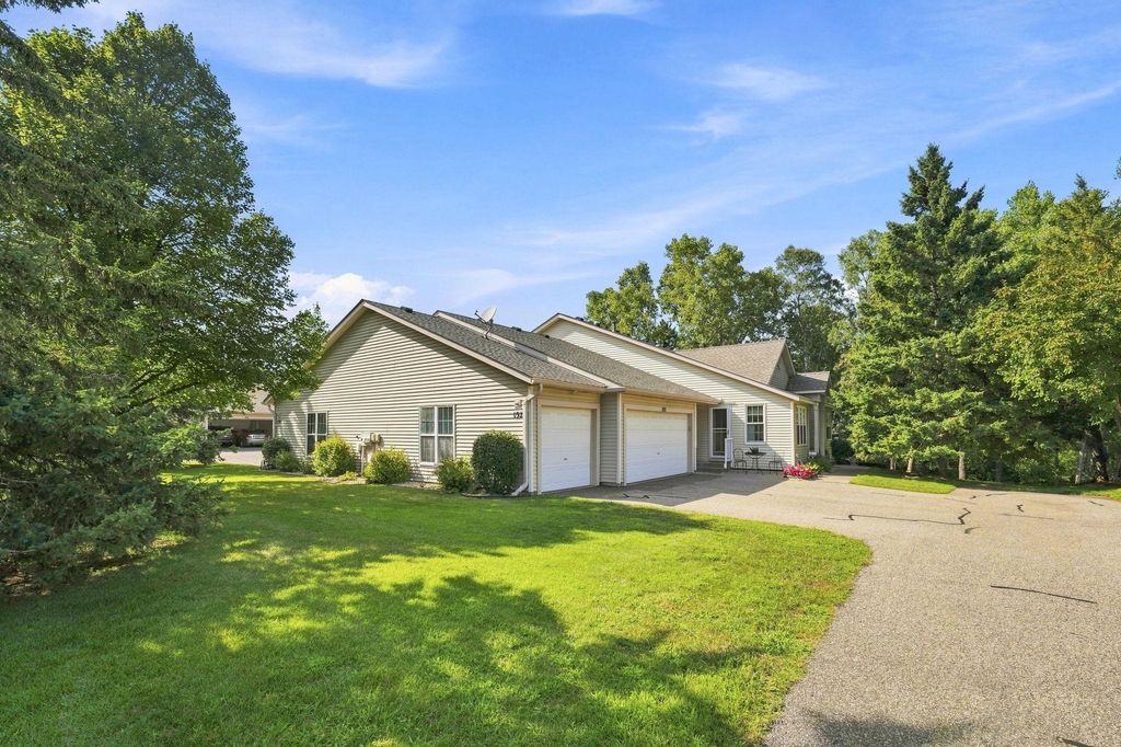 132 Wedgewood Court, Mahtomedi, MN 55115 — exterior