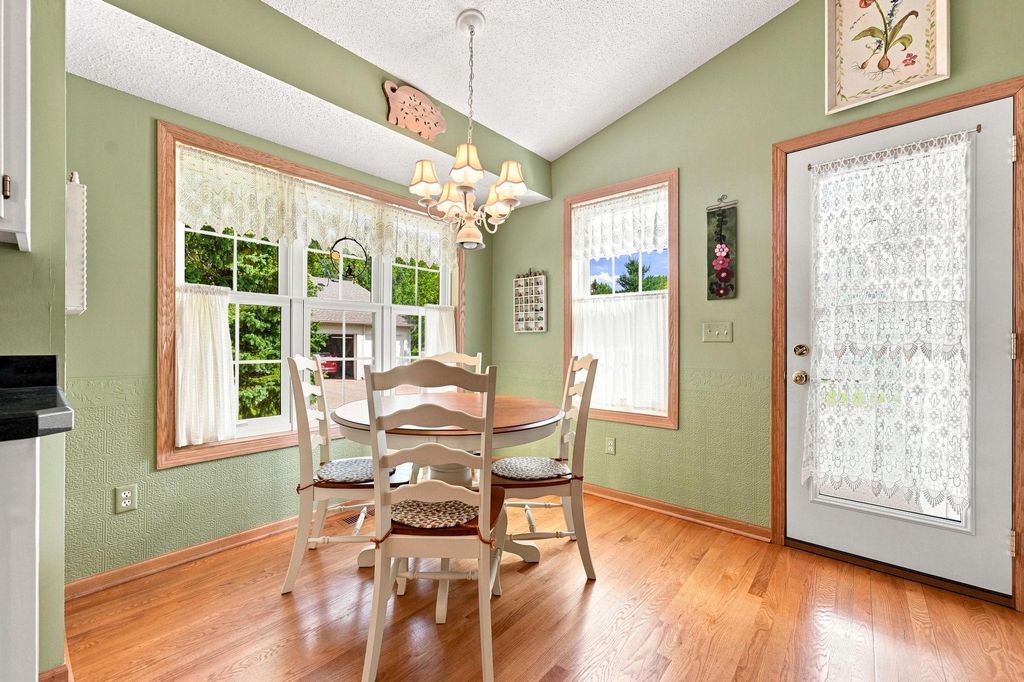 132 Wedgewood Court, Mahtomedi, MN 55115 — photo 4