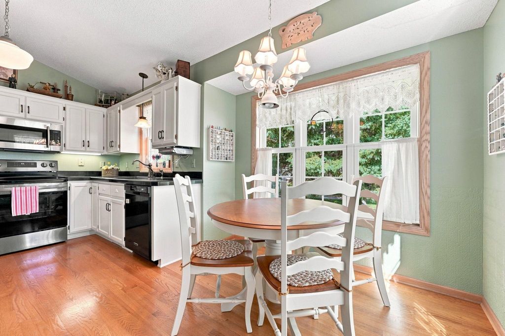 132 Wedgewood Court, Mahtomedi, MN 55115 — photo 5