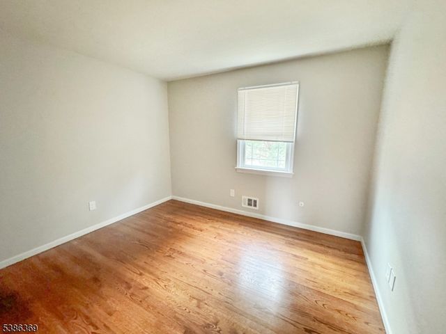 8 Whispering Hills Dr, Clinton Twp., NJ 08801