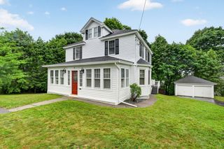 8 Darling St, Worcester, MA 01605