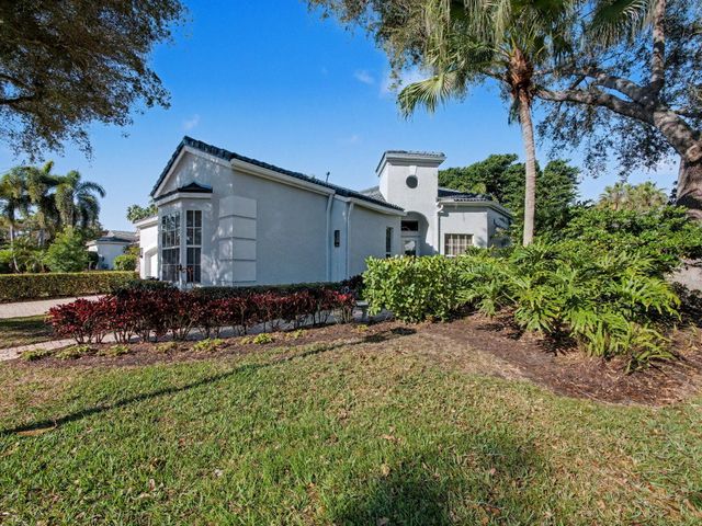 320 Sunset Bay Lane, Palm Beach Gardens, FL 33418