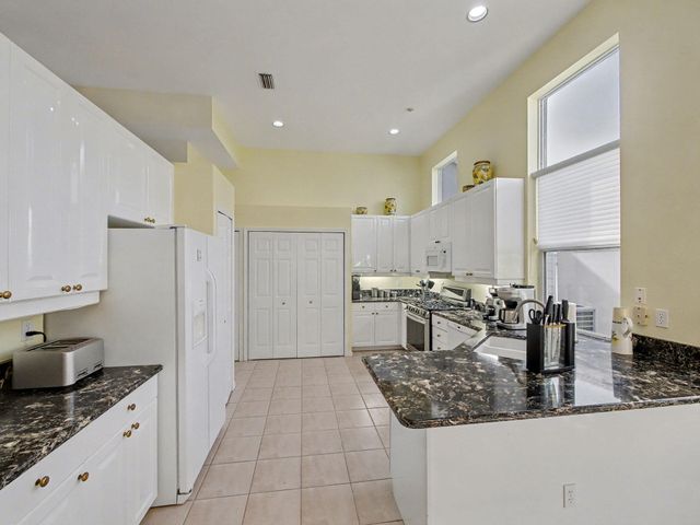 320 Sunset Bay Lane, Palm Beach Gardens, FL 33418