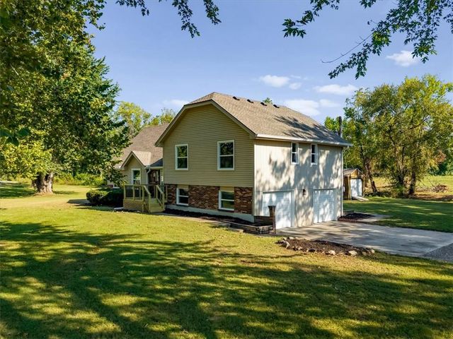 14806 E 200th Street, Peculiar, MO 64078