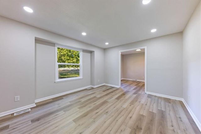 14806 E 200th Street, Peculiar, MO 64078