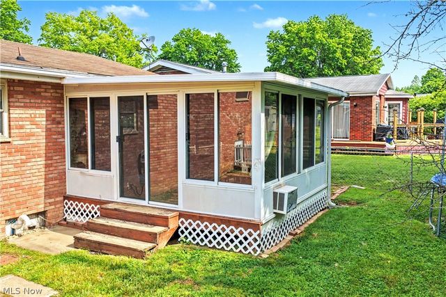 2802 16th Avenue, Vienna, WV 26105