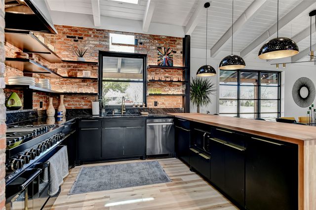 1612 W Washington Street, Sherman, TX 75092