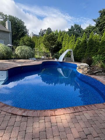 6 Patricks Way, Saint James, NY 11780