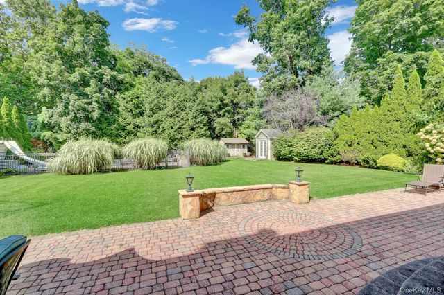 6 Patricks Way, Saint James, NY 11780