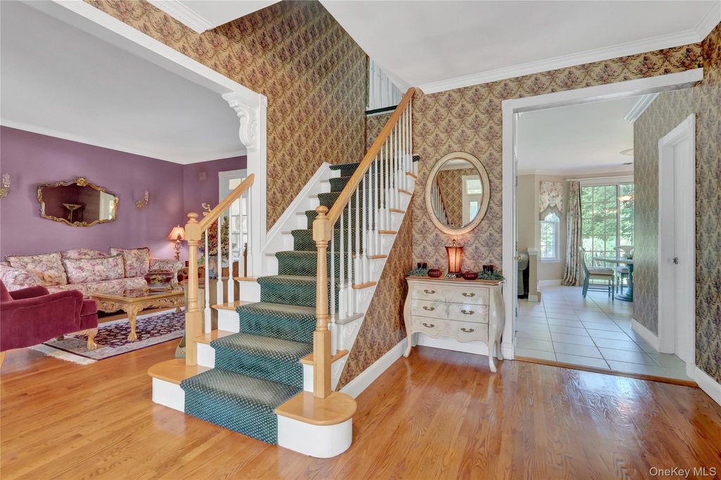 6 Patricks Way, Saint James, NY 11780 — photo 3