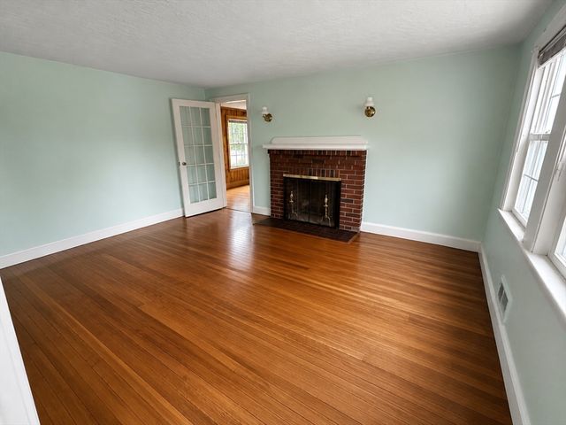 63 Oak St, Stoneham, MA 02180