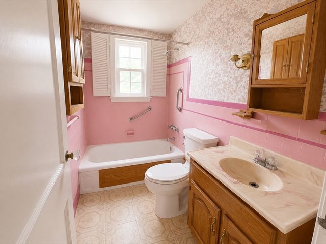 63 Oak St, Stoneham, MA 02180