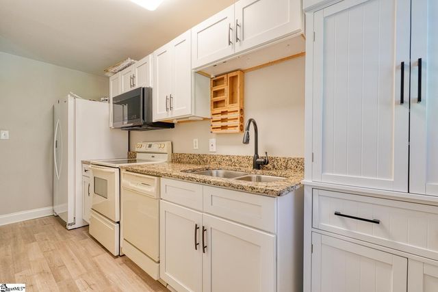 270 Spring Valley Lane, Inman, SC 29349