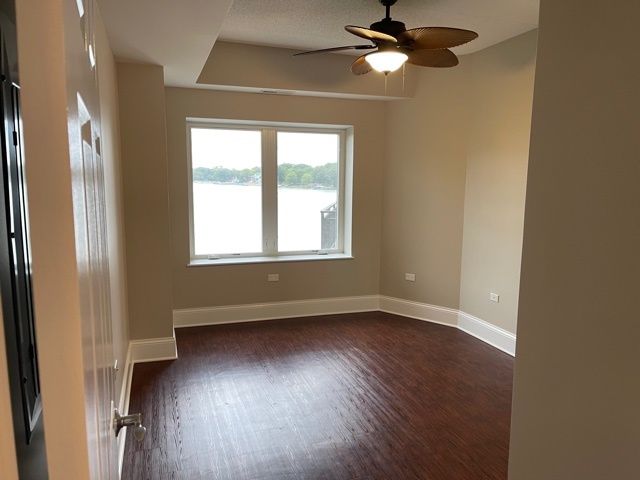 728 Diamond Lake Road 405, Mundelein, IL 60060