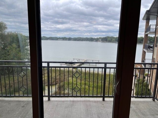 728 Diamond Lake Road 405, Mundelein, IL 60060