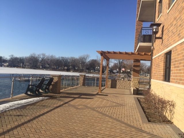 728 Diamond Lake Road 405, Mundelein, IL 60060