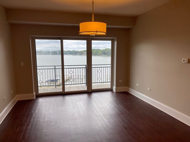 728 Diamond Lake Road 405, Mundelein, IL 60060