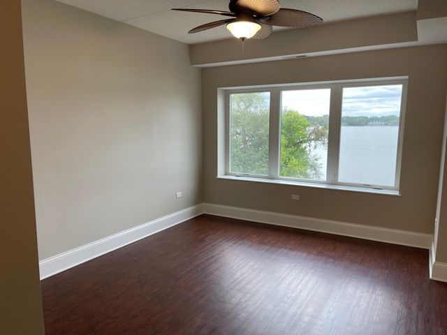 728 Diamond Lake Road 405, Mundelein, IL 60060