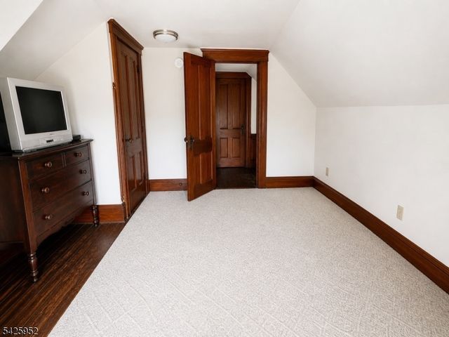 55 W Clay Ave, Roselle Park Boro, NJ 07204