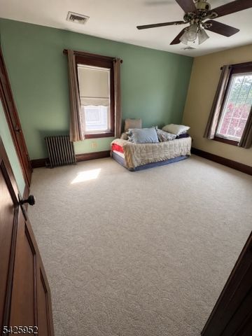55 W Clay Ave, Roselle Park Boro, NJ 07204