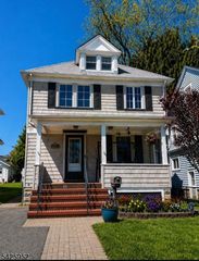 55 W Clay Ave, Roselle Park Boro, NJ 07204