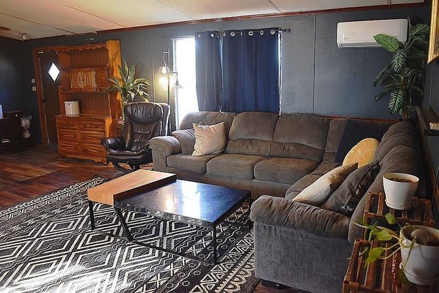 1661 Sassafras Stand Ridge Rd, Linden, TN 37096