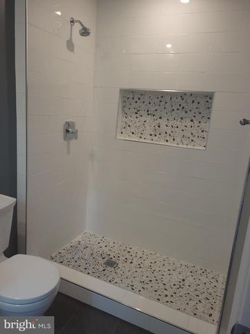 2250 N QUANTICO ST, Arlington, VA 22205