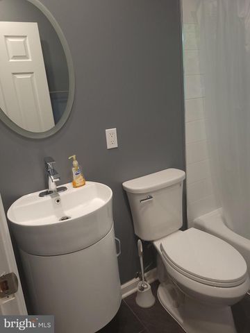 2250 N QUANTICO ST, Arlington, VA 22205