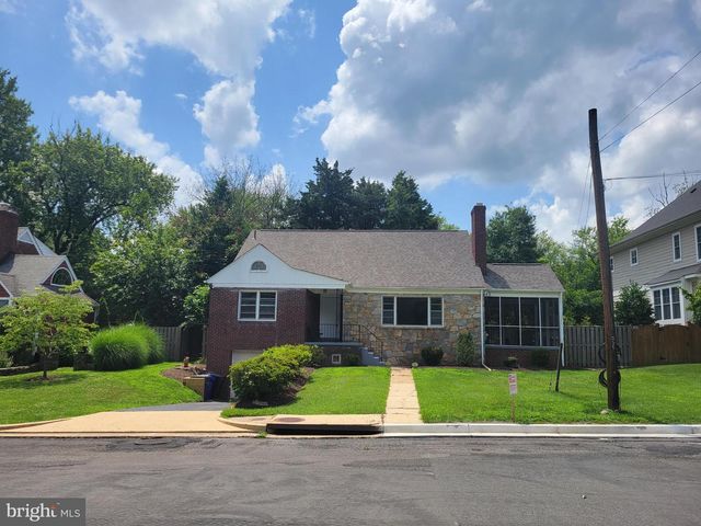 2250 N QUANTICO ST, Arlington, VA 22205