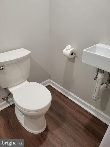 2250 N QUANTICO ST, Arlington, VA 22205