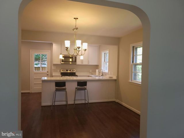 2250 N QUANTICO ST, Arlington, VA 22205