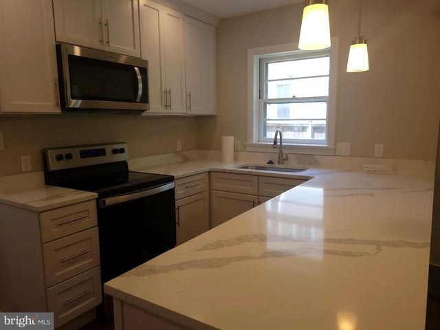 2250 N QUANTICO ST, Arlington, VA 22205