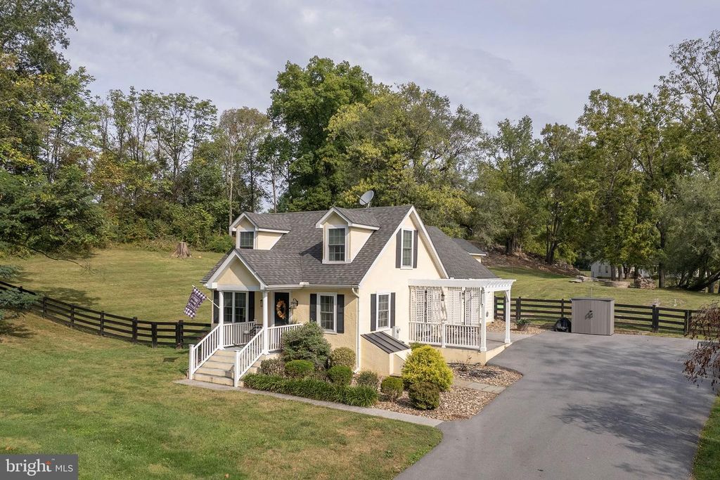 1087 CEDAR HILL RD, Clear Brook, VA 22624