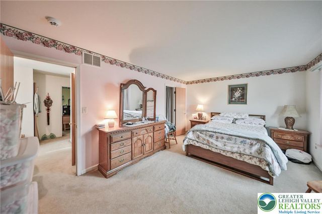 1 Olde Penn, Easton, PA 18045