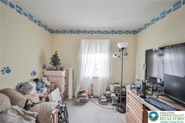 1 Olde Penn, Easton, PA 18045