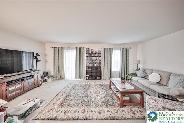 1 Olde Penn, Easton, PA 18045