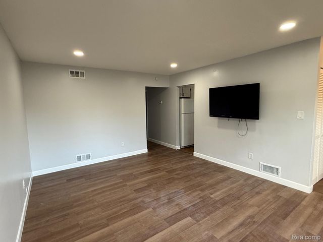 34054 Fernwood Street, Westland, MI 48186